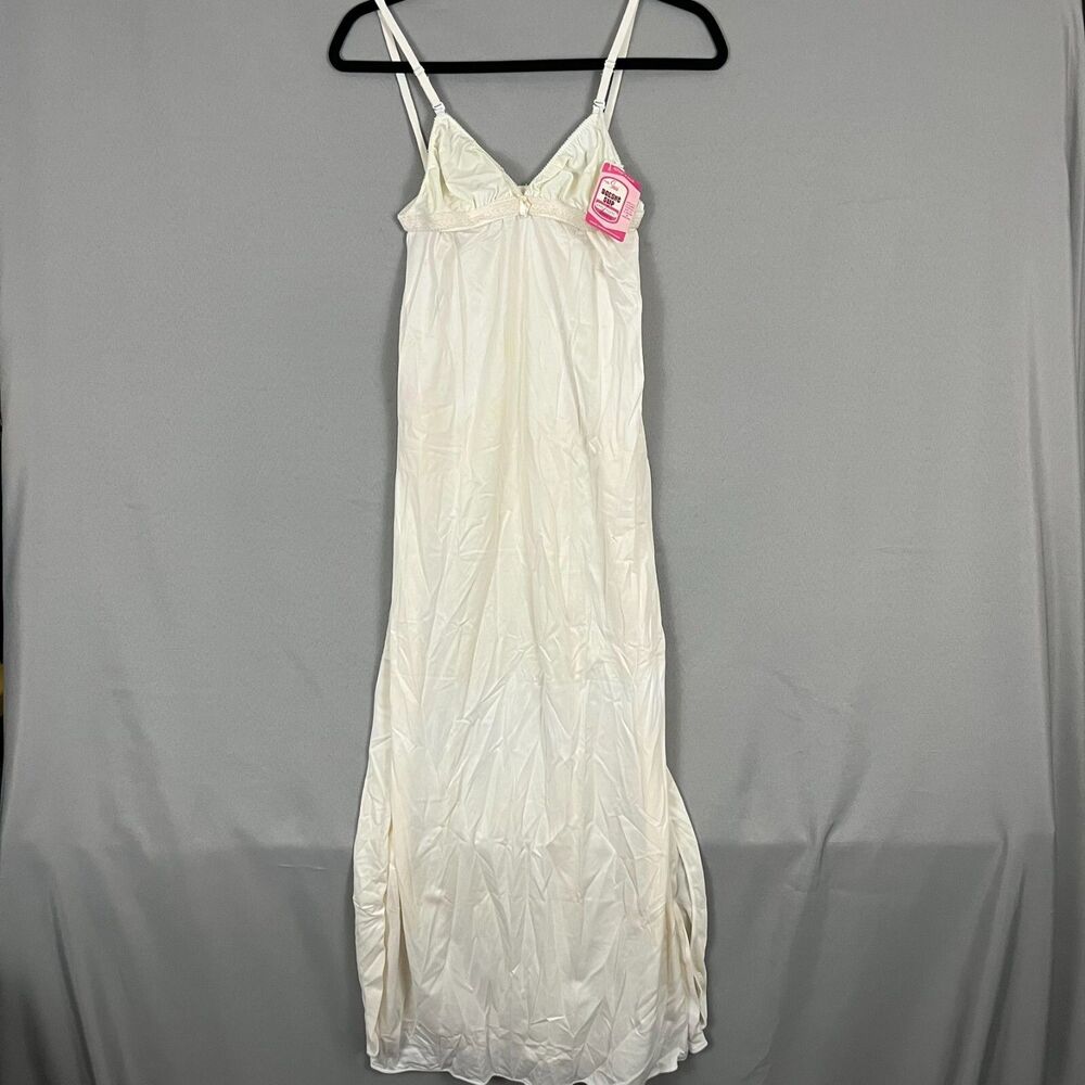 Vintage The Sears Doesnt Slip Nylon Anti-Cling Cream Maxi Slip Size 36 Deadstock